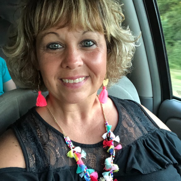 Meet your Posher, Lisa - Picture 1 of 1